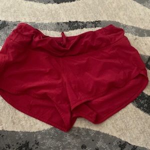 red lulu shorts
